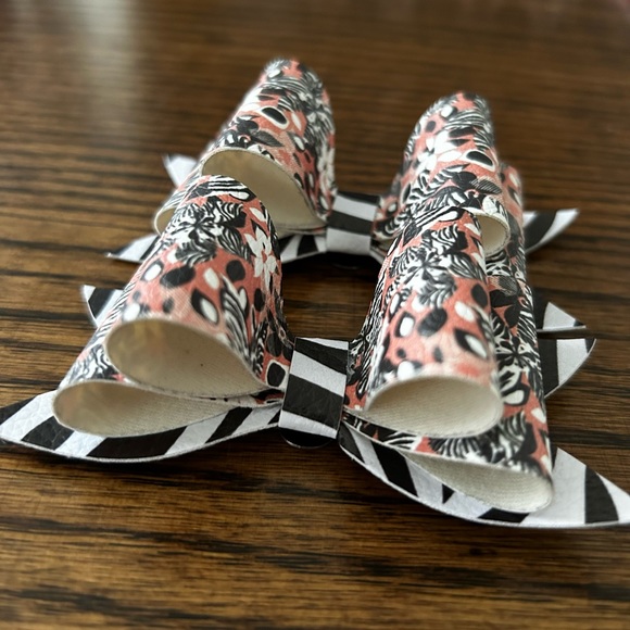 SOLD•Shoe Clips - Picture 3 of 3